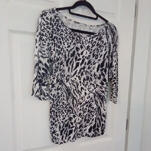 Dynamite Women's Black & Cream Animal Print 3/4 Sleeve Top Size Medium